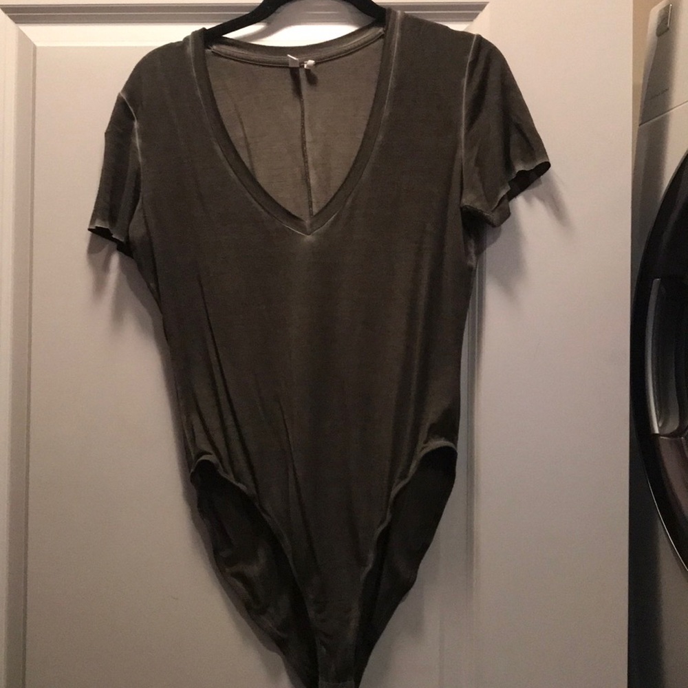 Urban outfitter t shirt bodysuit size small gray